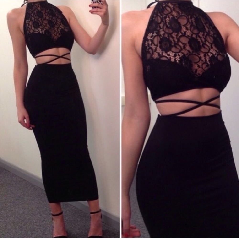 Lace halter neck crop top